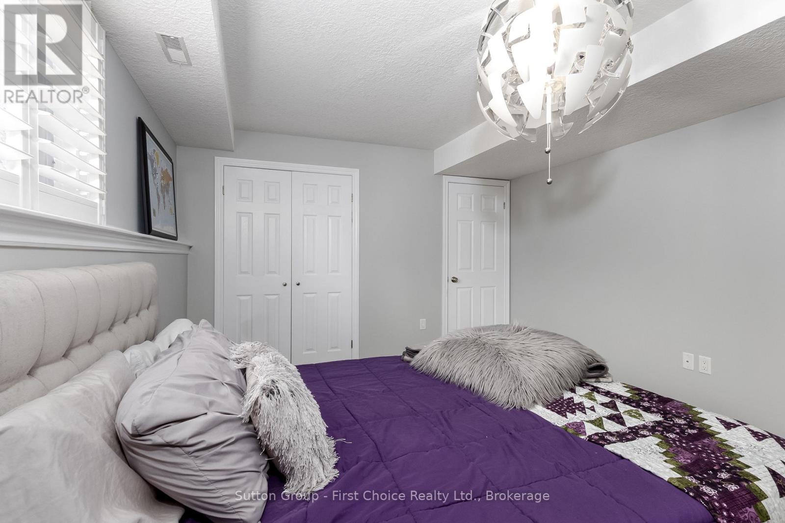 #3 148 BORDEN STREET - 17