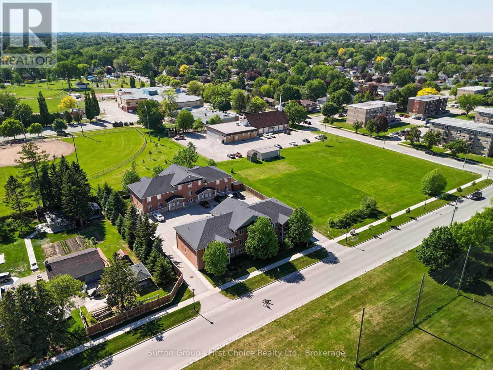 #3 148 BORDEN STREET - 2
