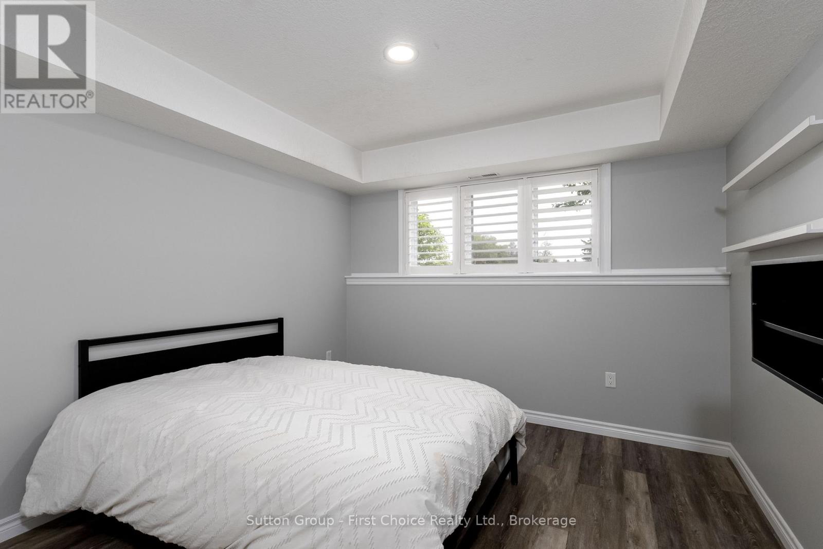 #3 148 BORDEN STREET - 21