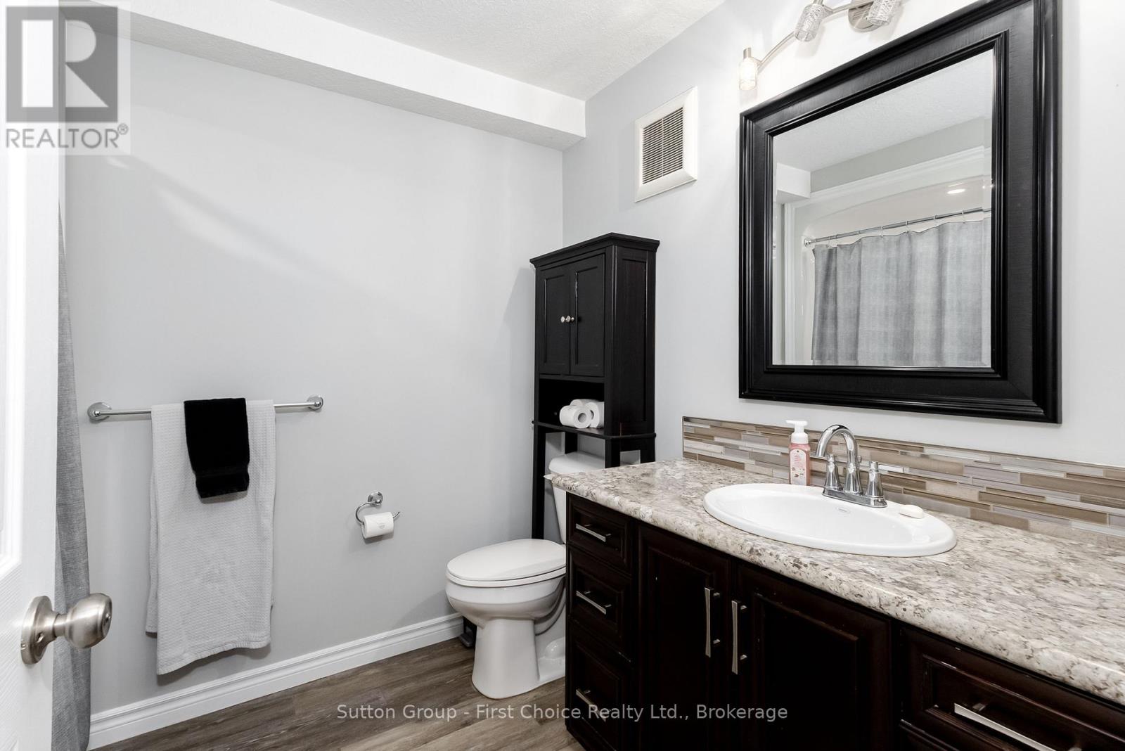 #3 148 BORDEN STREET - 22