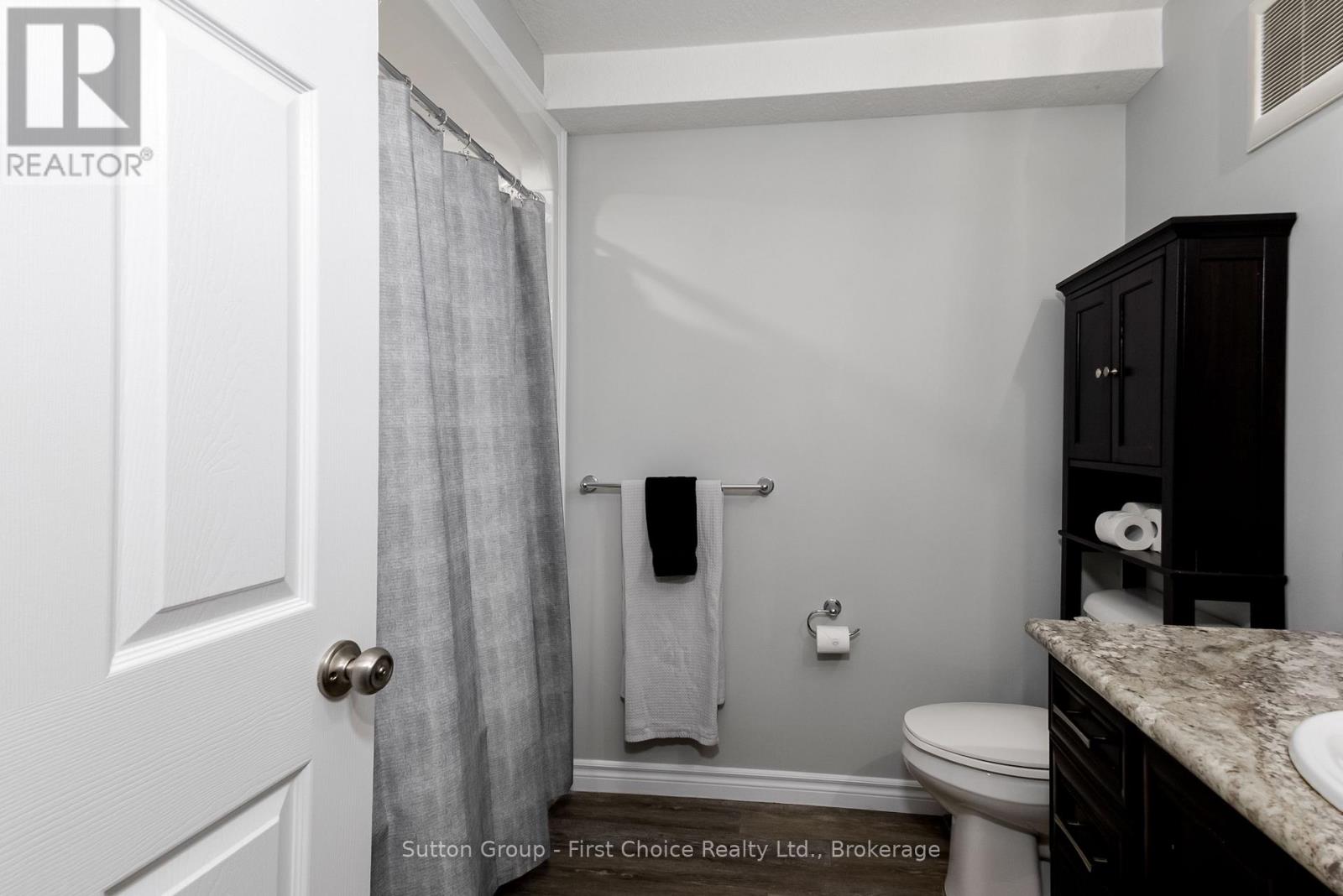 #3 148 BORDEN STREET - 23