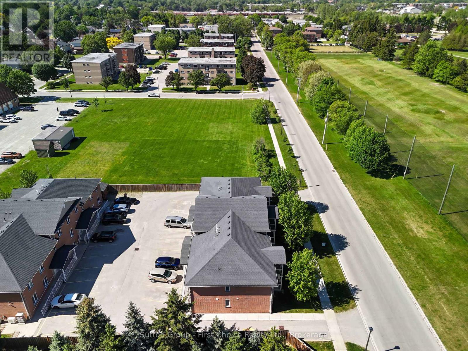 #3 148 BORDEN STREET - 26
