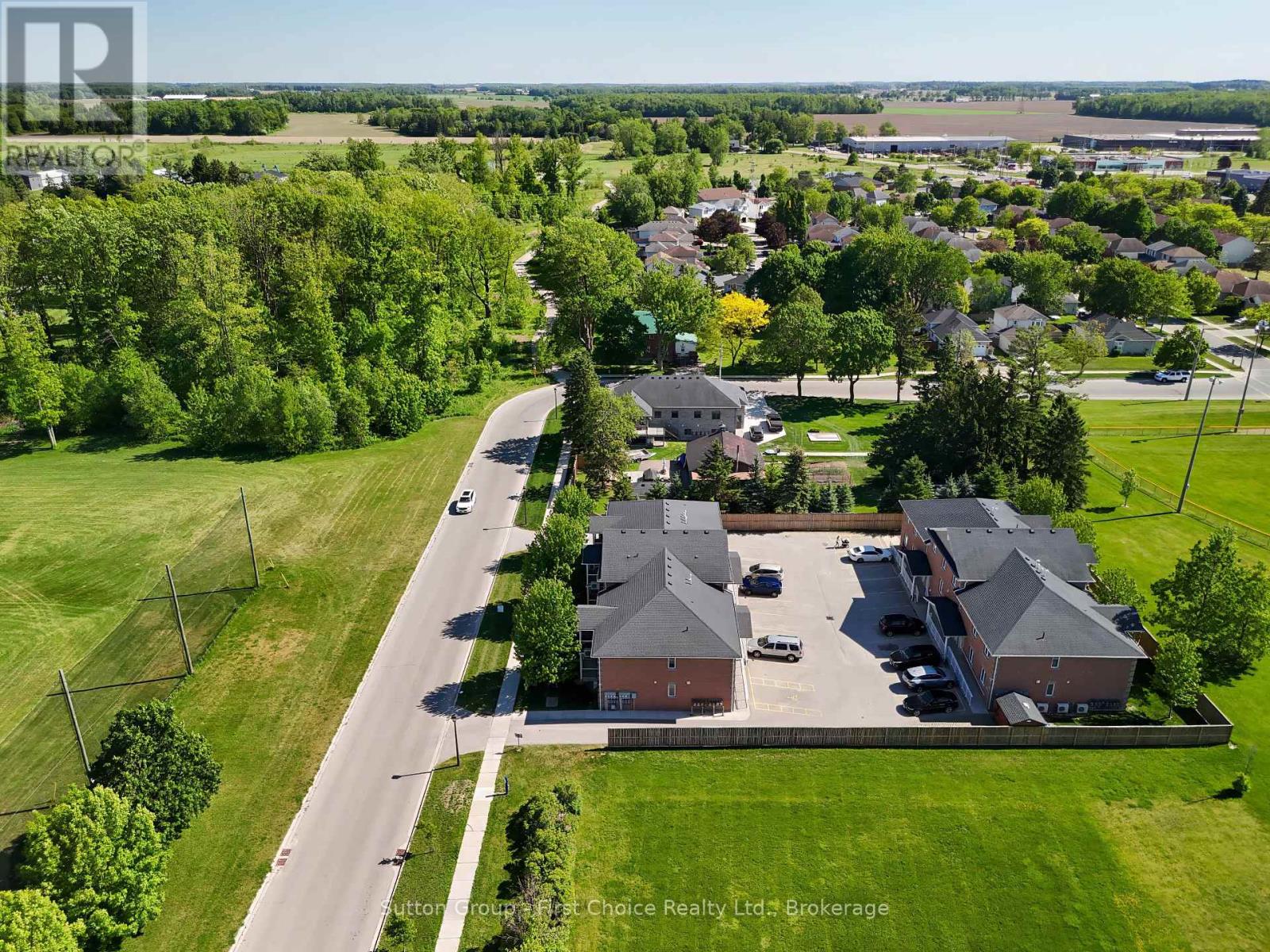 #3 148 BORDEN STREET - 29
