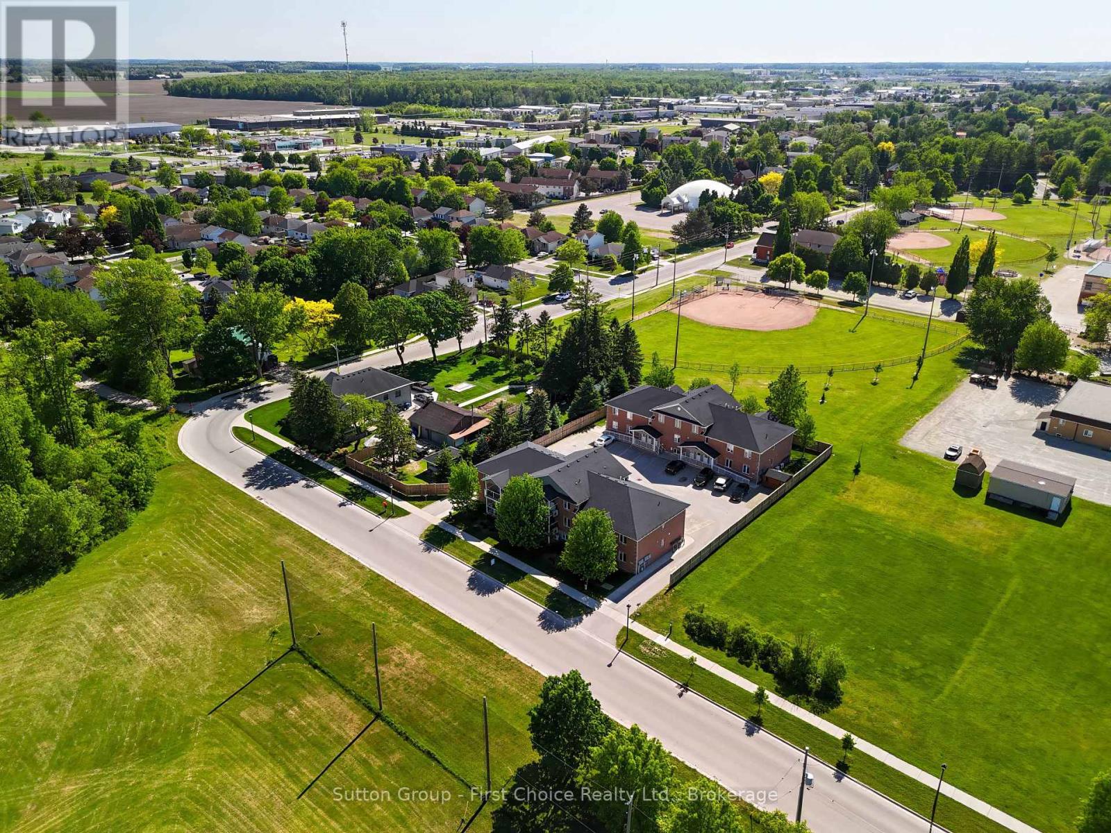 #3 148 BORDEN STREET - 33