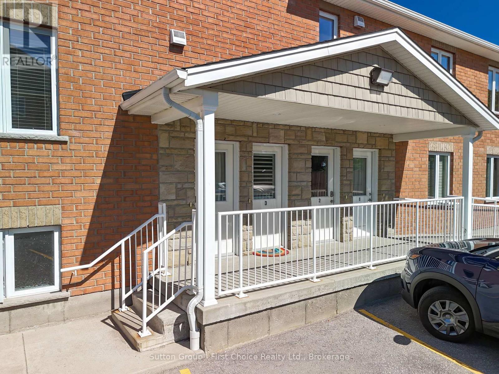 #3 148 BORDEN STREET - 4