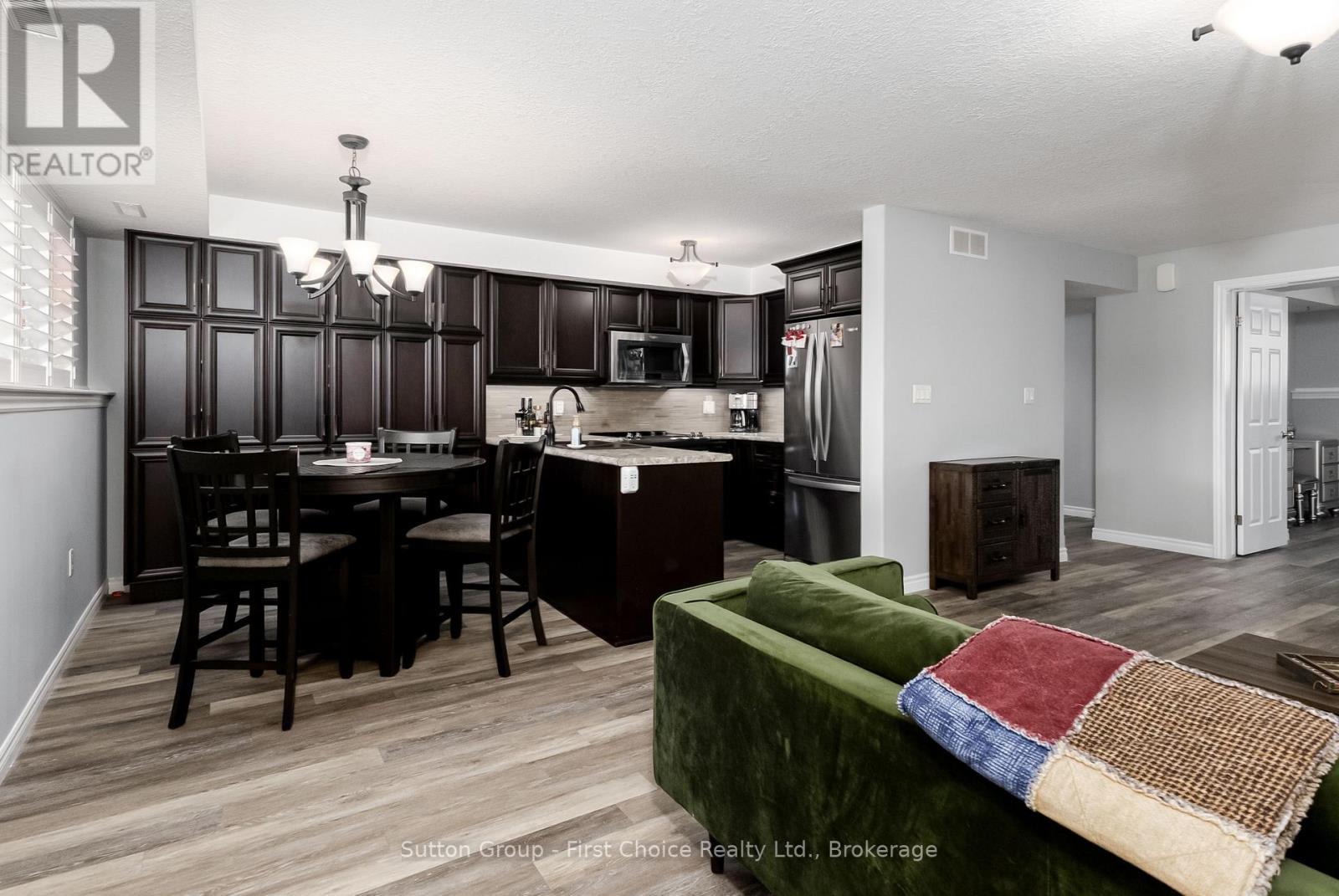 #3 148 BORDEN STREET - 6