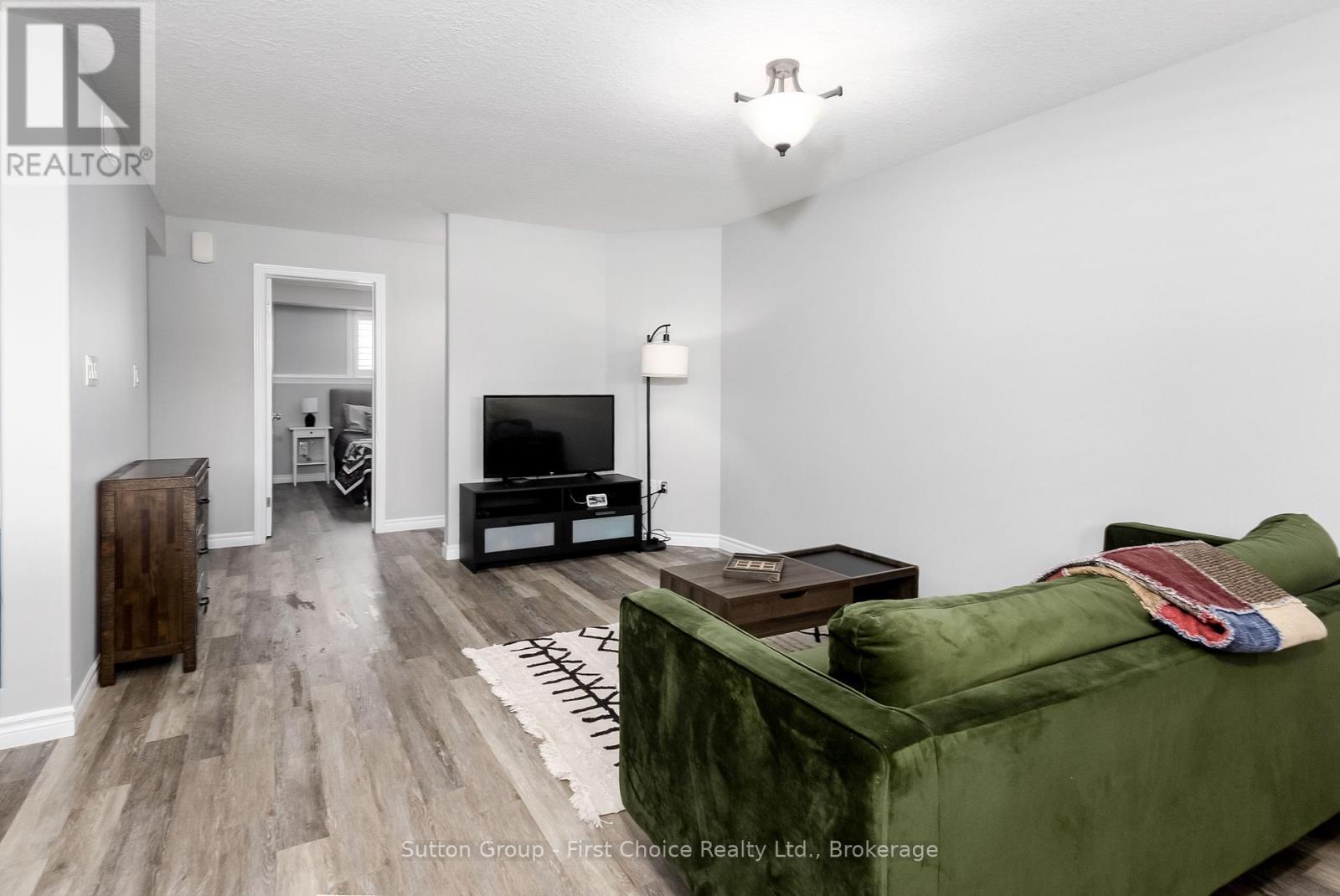 #3 148 BORDEN STREET - 7