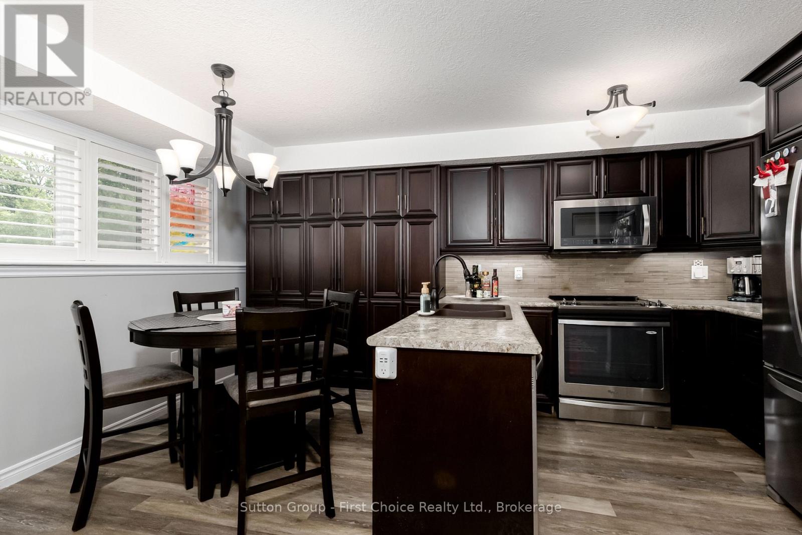#3 148 BORDEN STREET - 9