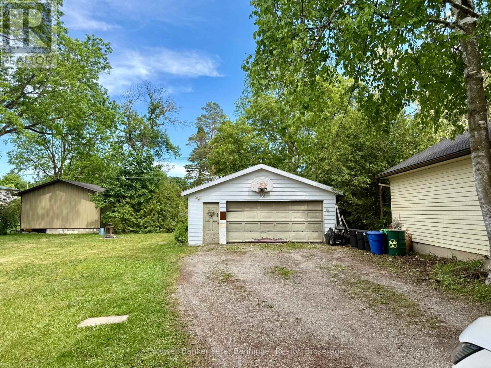 612 COLBORNE STREET - 27