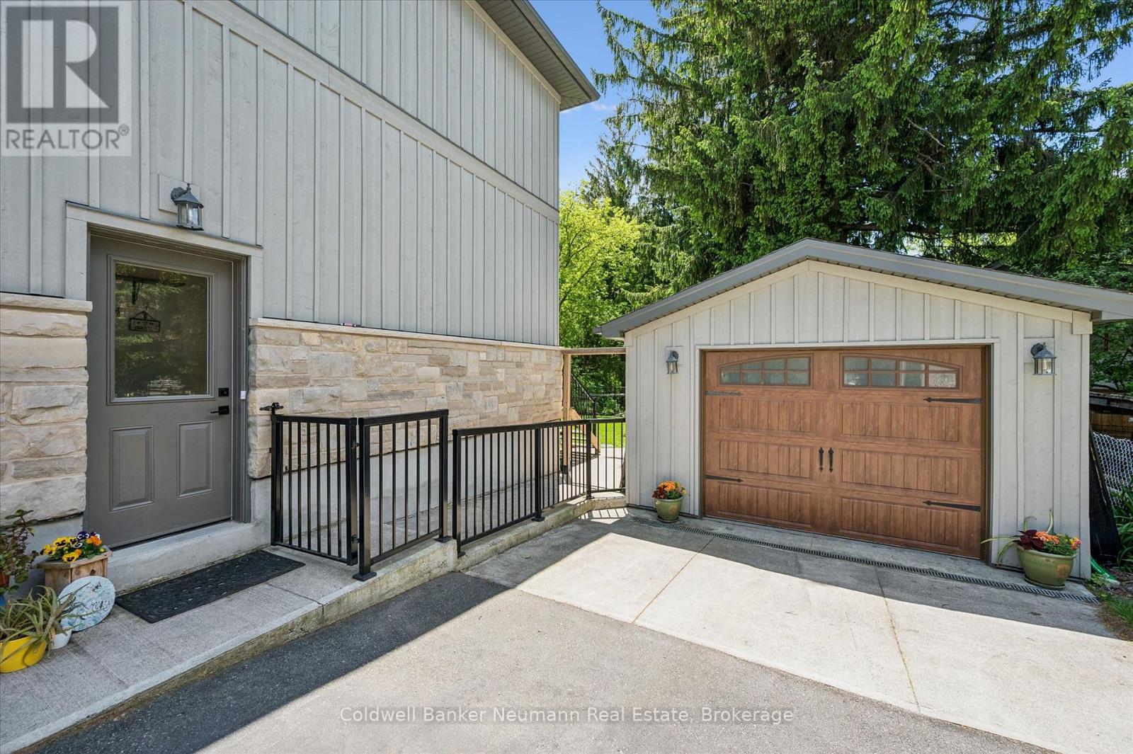 839 WATSON ROAD S - Image 33