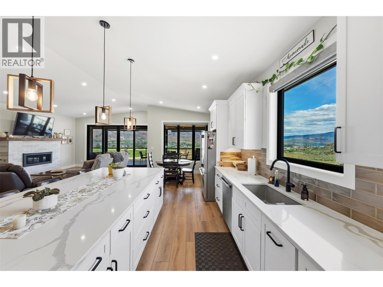 3803 TORREY PINES Drive, Osoyoos