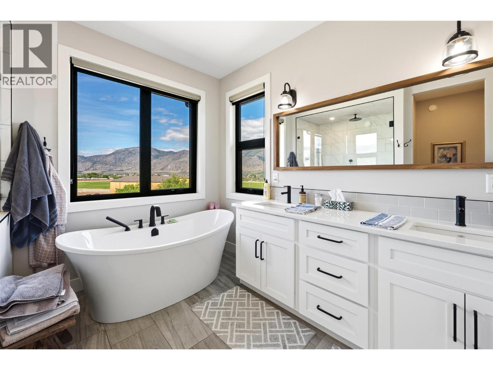 3803 TORREY PINES Drive, Osoyoos