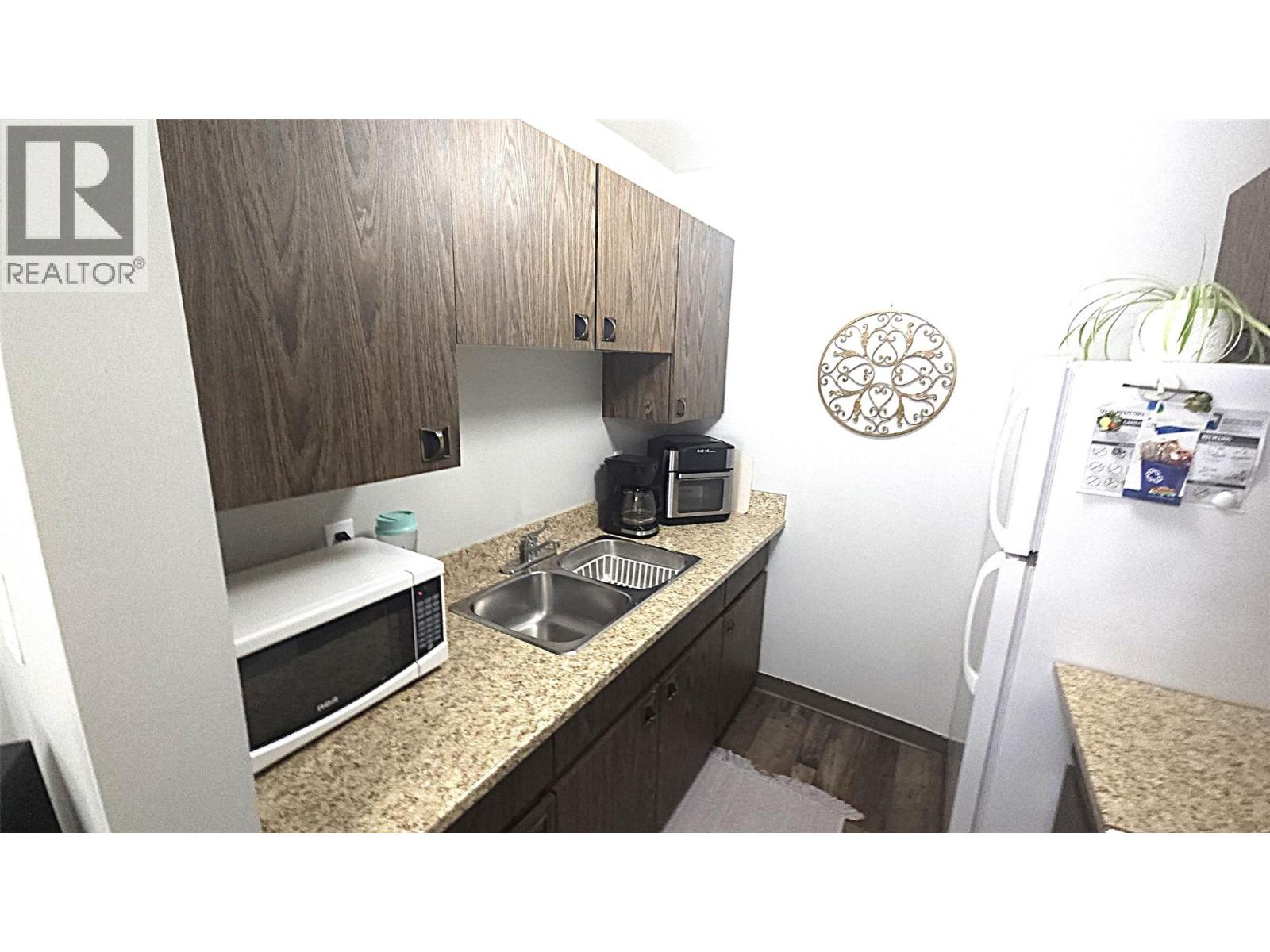 #335 1560 Summit Drive - 4