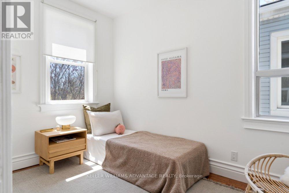 5 MARK STREET - 32