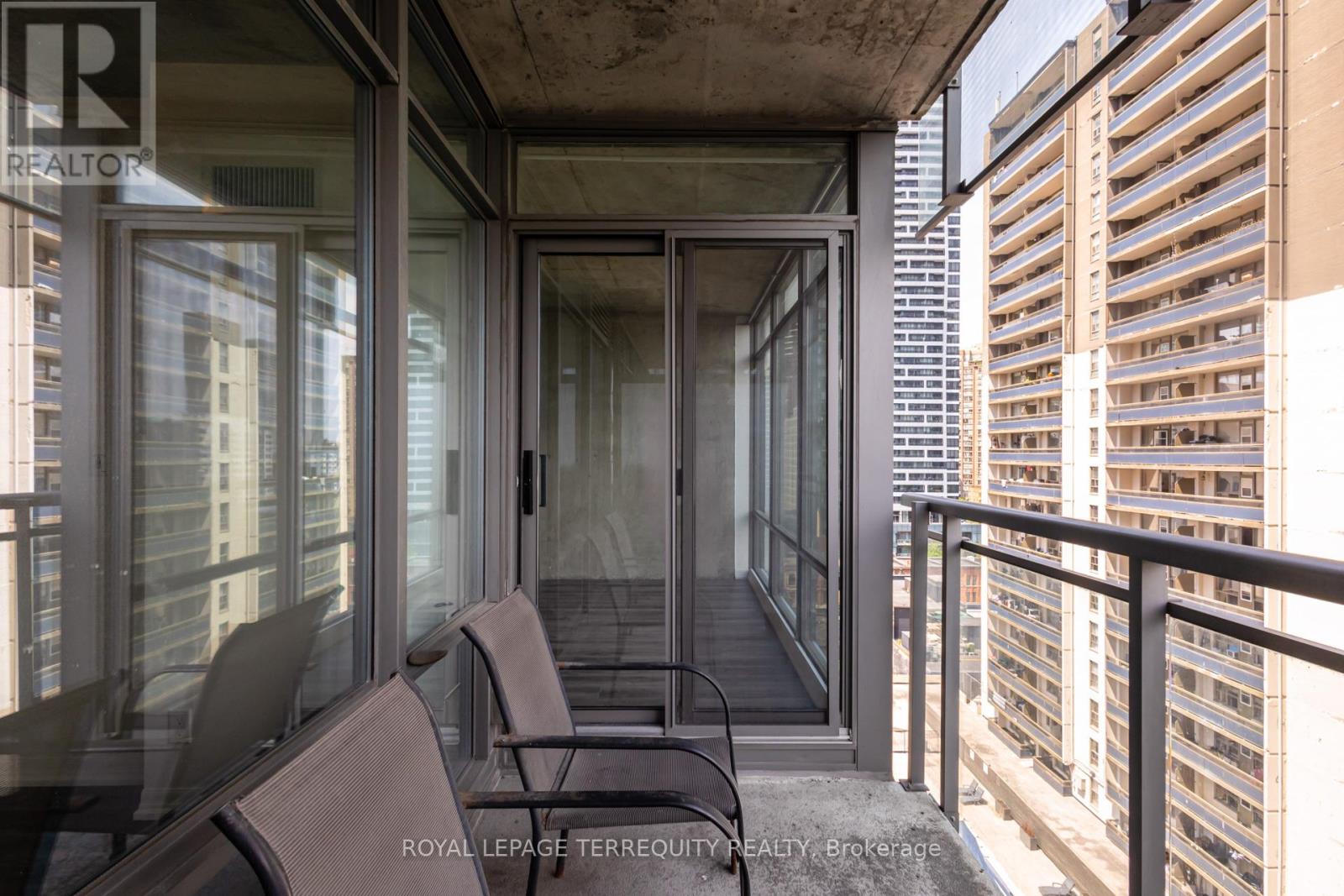 #1307 22 WELLESLEY STREET E - 32
