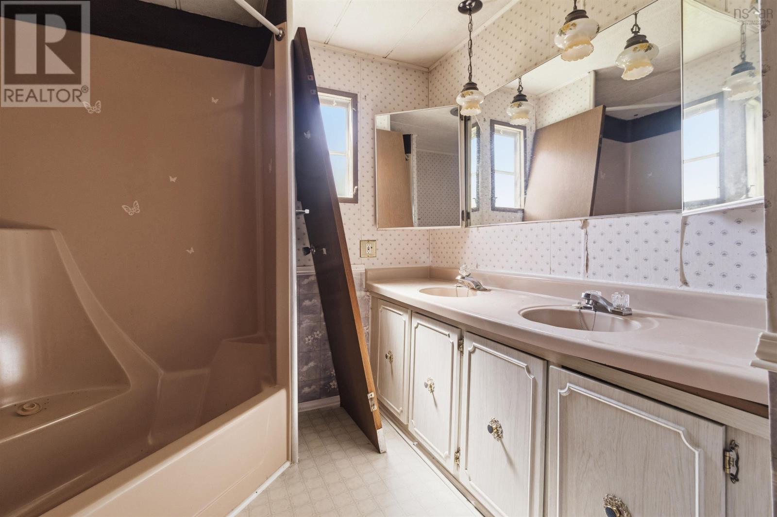 Property 38 of 42 of 225 South Uniacke Road