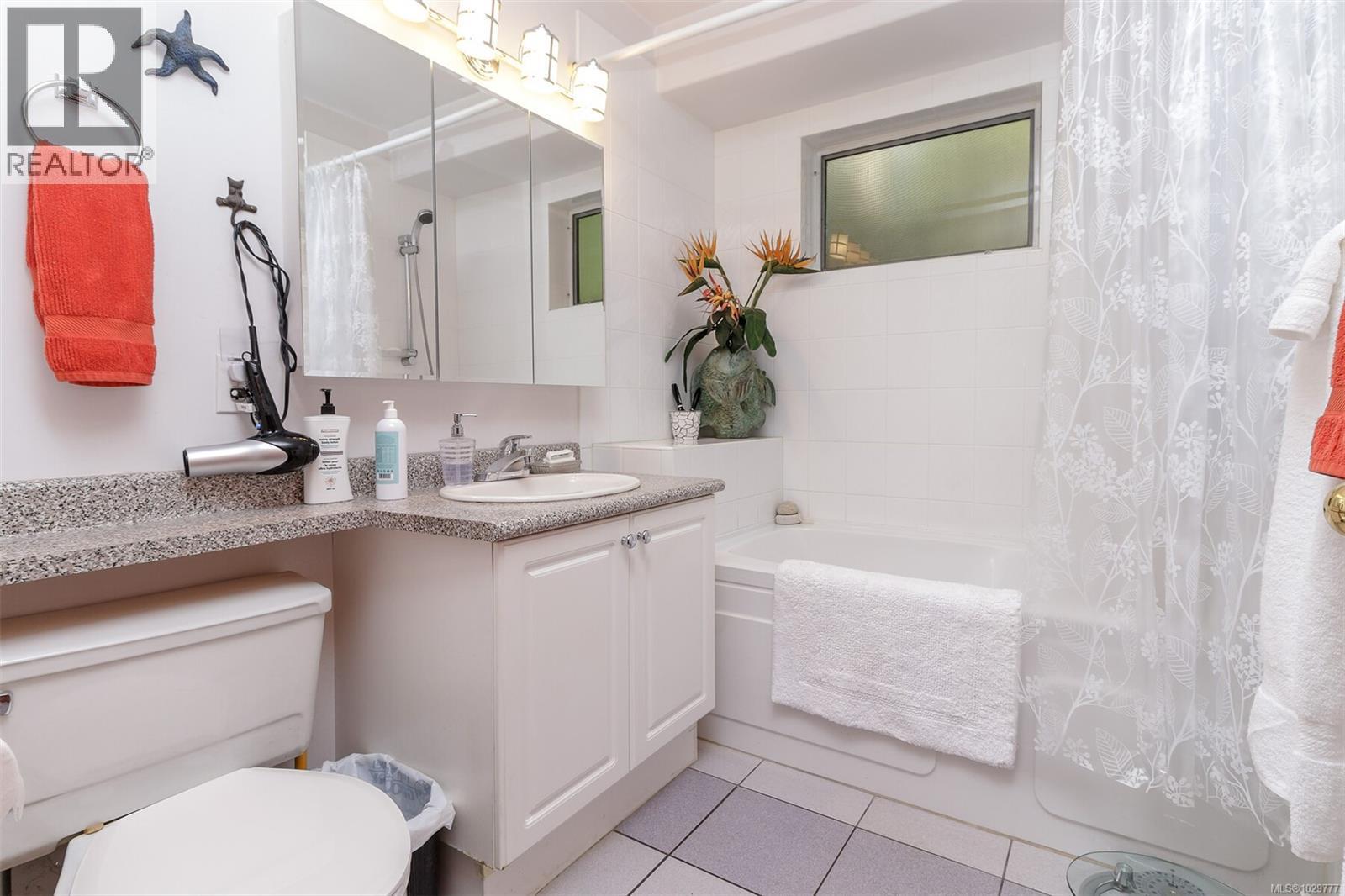 10741 Chemainus Rd - 11