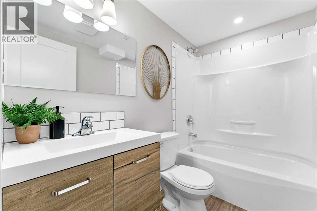 212 11 Street NE — photo 37