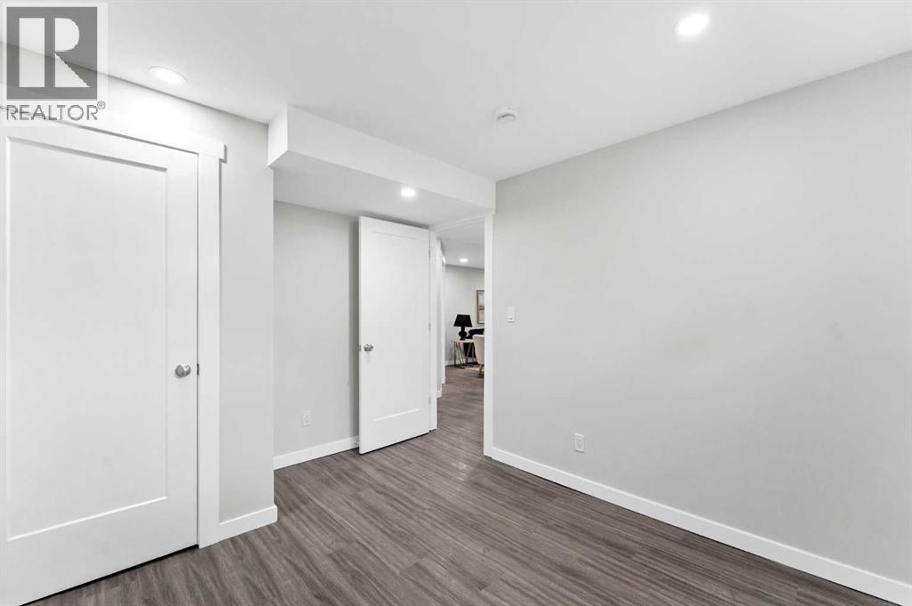 212 11 Street NE — photo 32