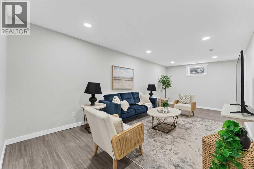 212 11 Street NE — photo 28