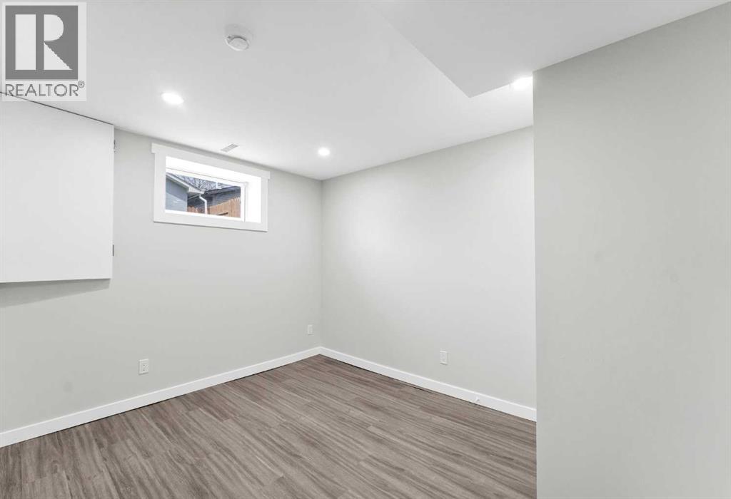 212 11 Street NE — photo 31