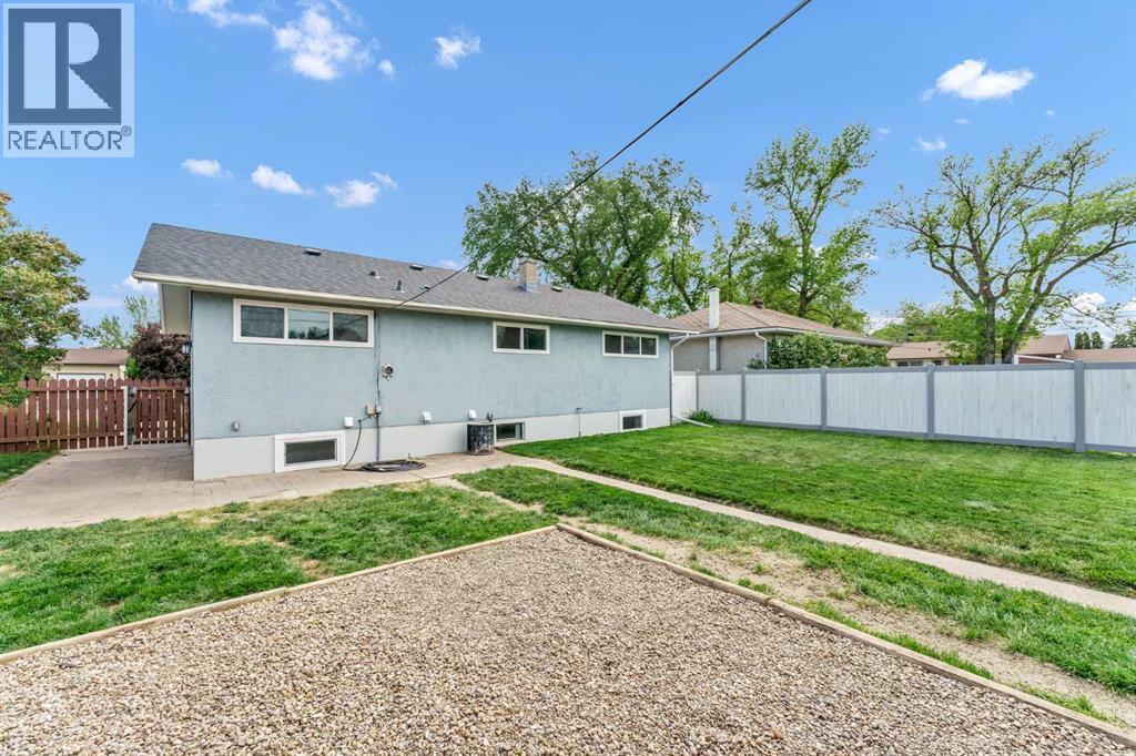 212 11 Street NE — photo 46