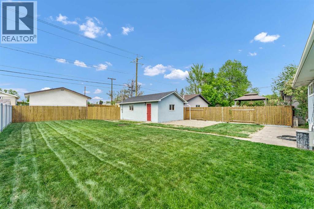 212 11 Street NE — photo 43
