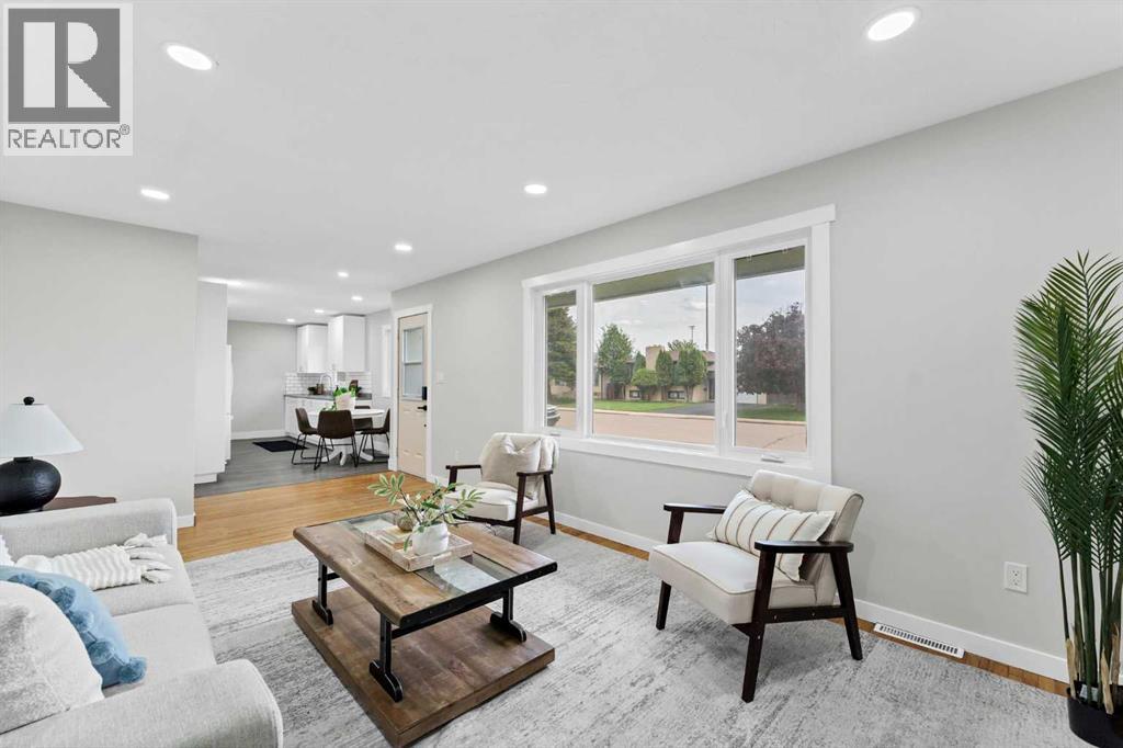212 11 Street NE — photo 9