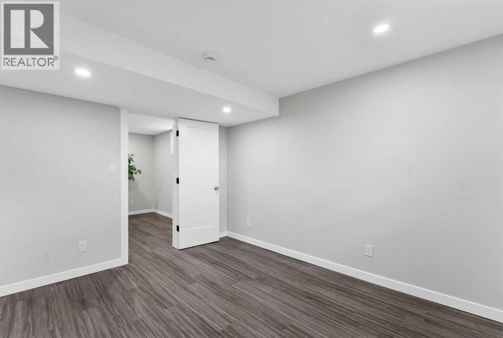 212 11 Street NE — photo 36