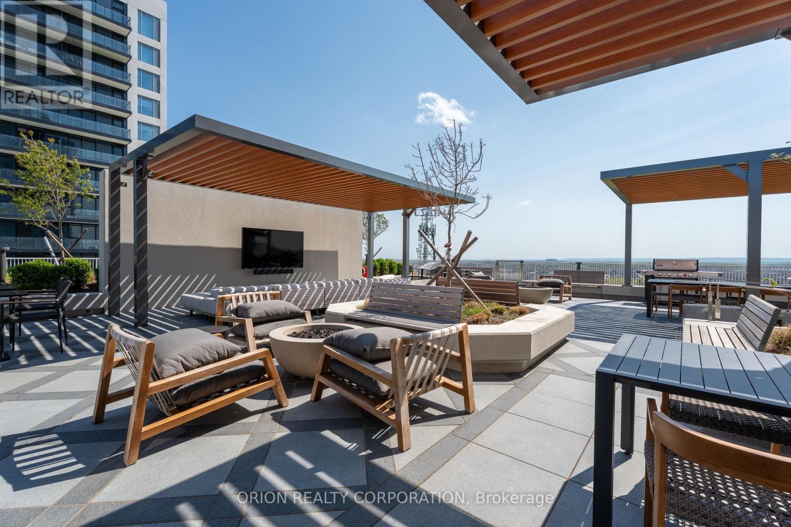 #527 3240 WILIAM COLTSON AVENUE - 34