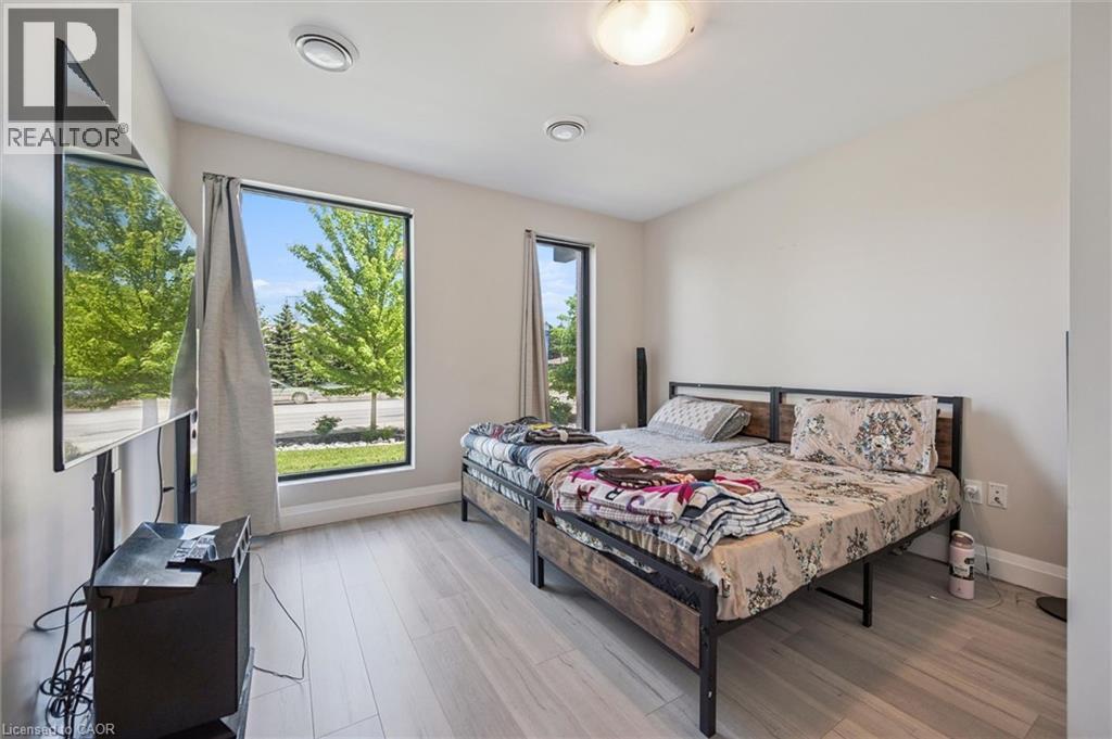 #113 5 WAKE ROBIN Drive - 17