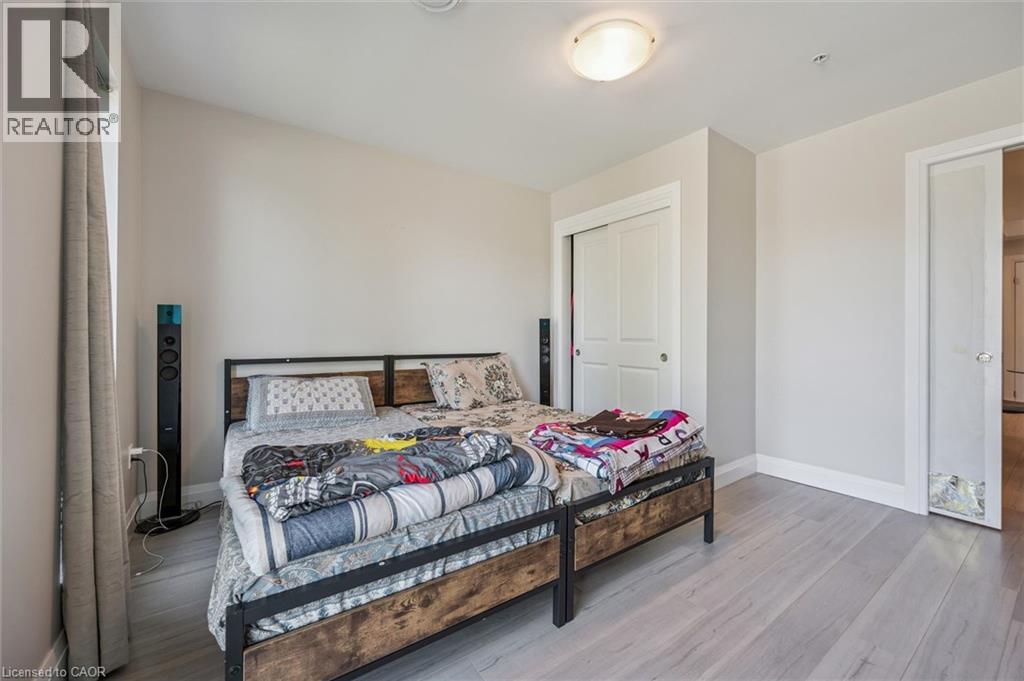 #113 5 WAKE ROBIN Drive - 18