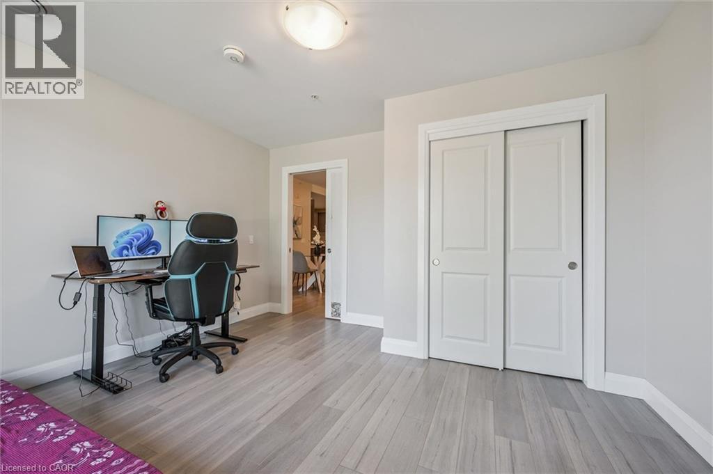 #113 5 WAKE ROBIN Drive - 19