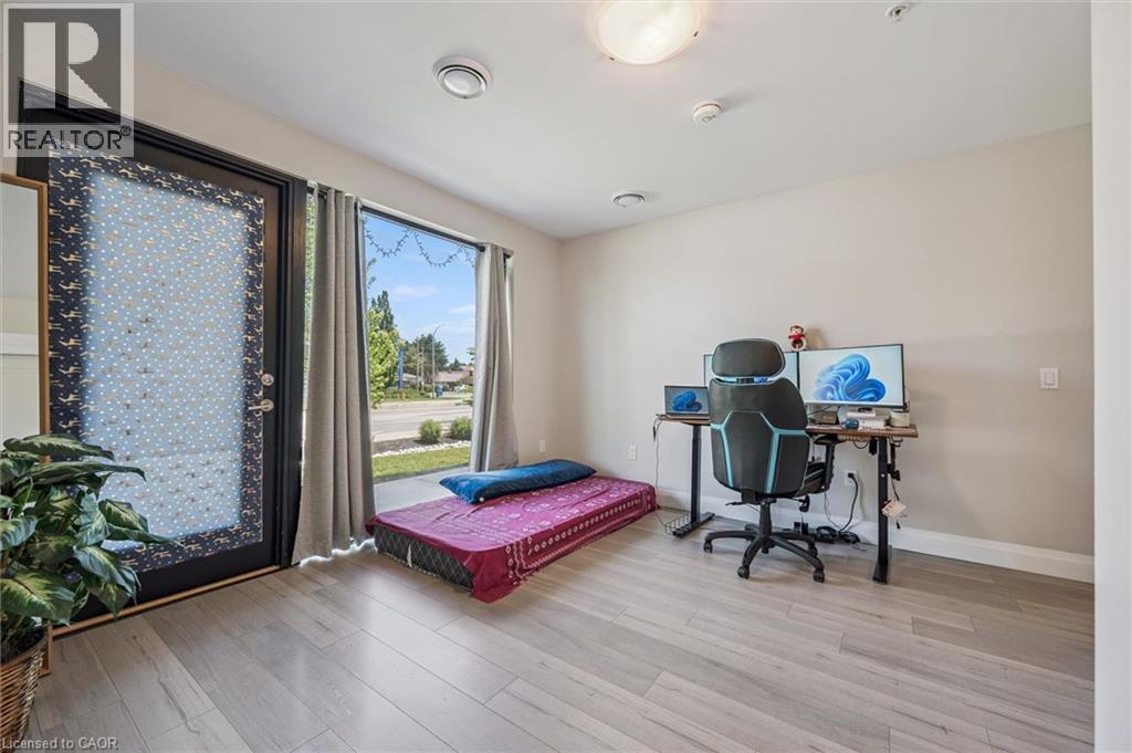 #113 5 WAKE ROBIN Drive - 21