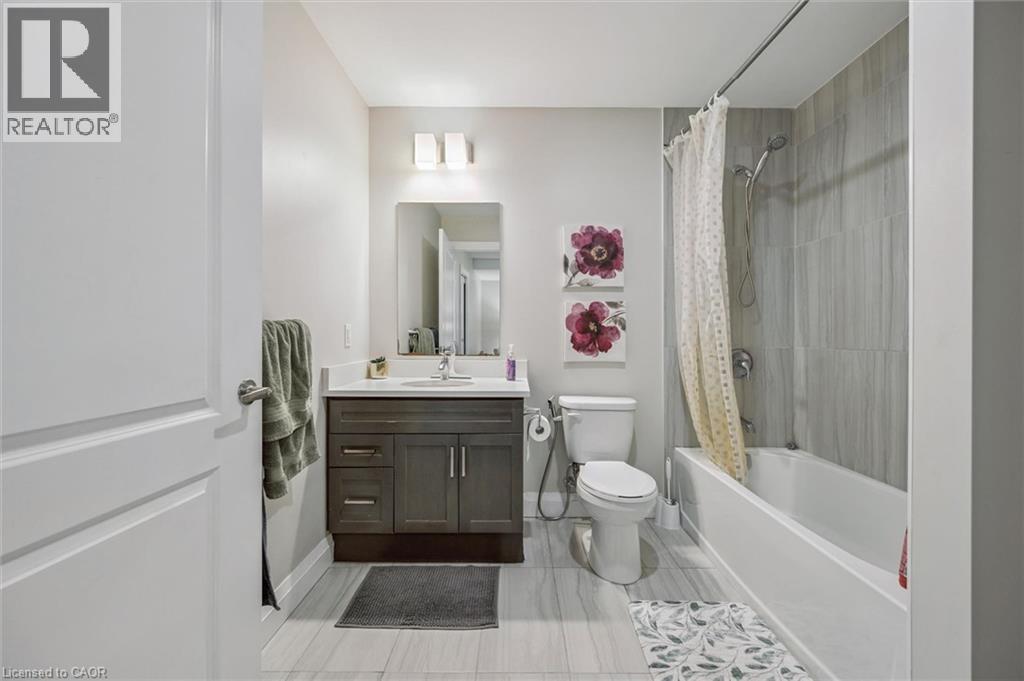 #113 5 WAKE ROBIN Drive - 22