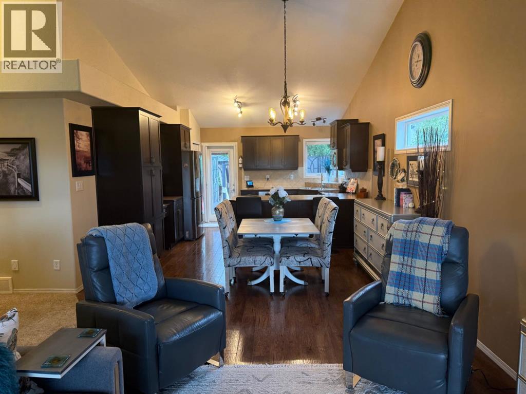 19 Firelight Way W — photo 6