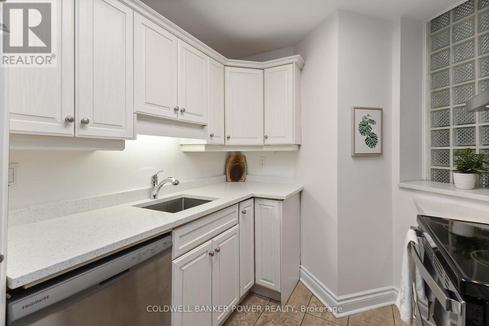 #308 460 WELLINGTON STREET - 16