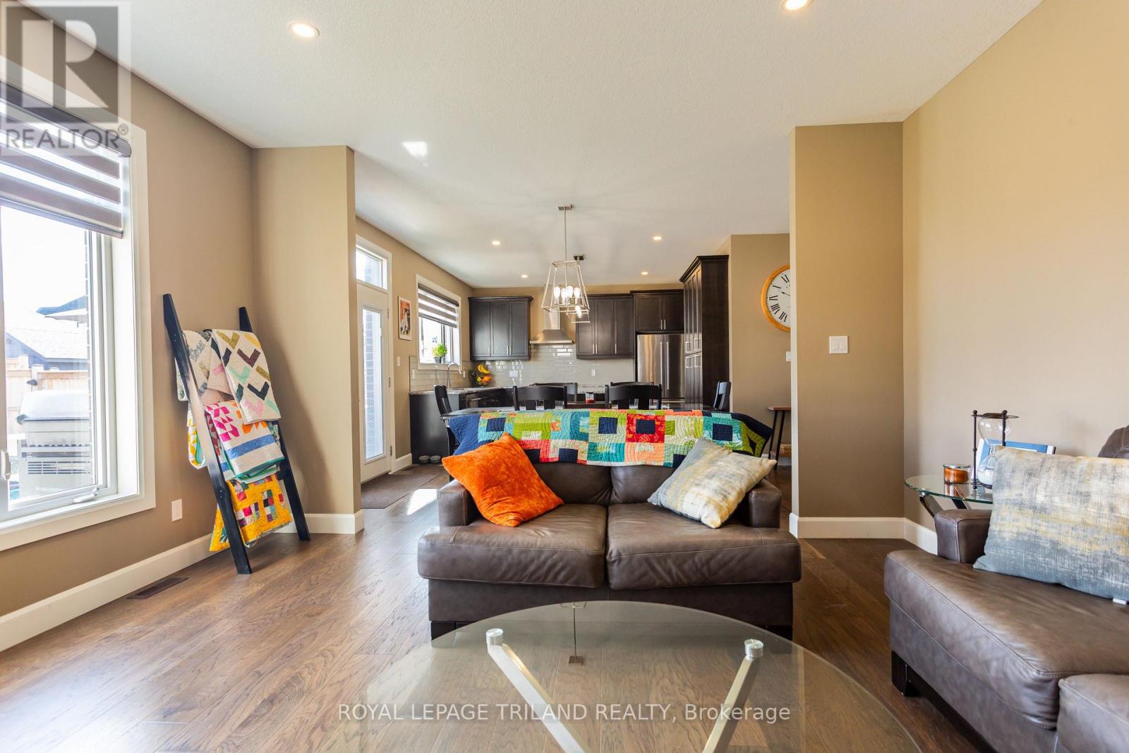 253 BOARDWALK WAY - 14