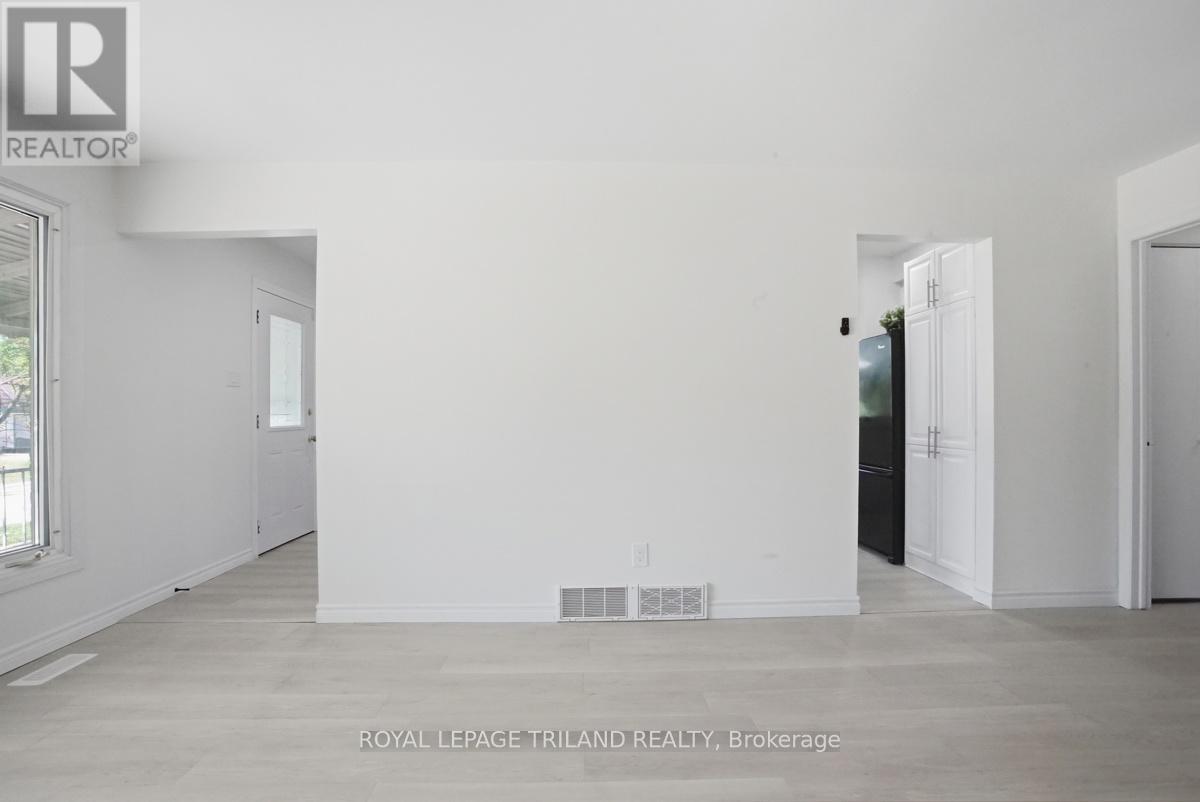 77 RENNY CRESCENT - 11