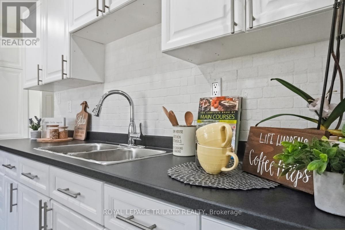 77 RENNY CRESCENT - 13
