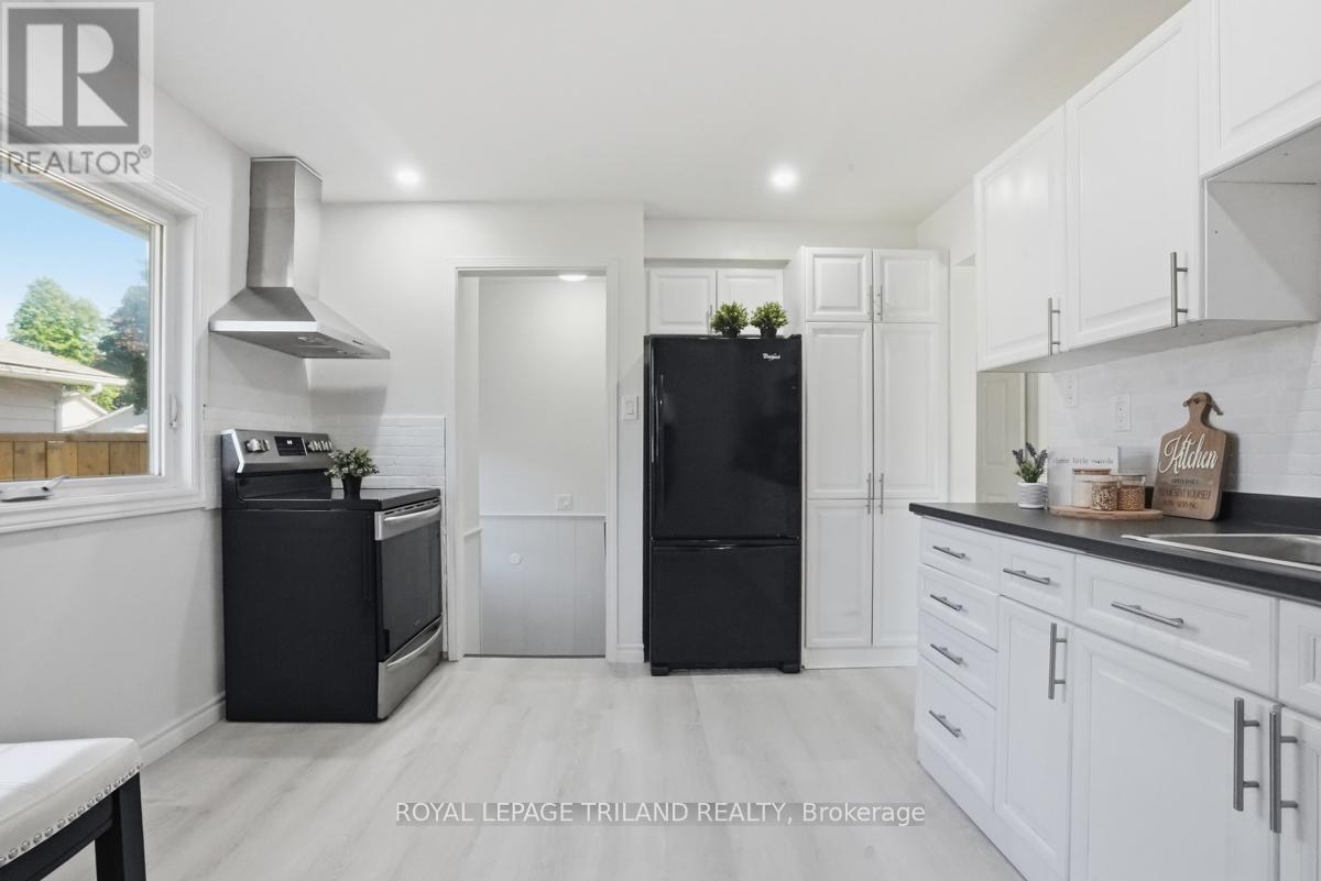 77 RENNY CRESCENT - 14