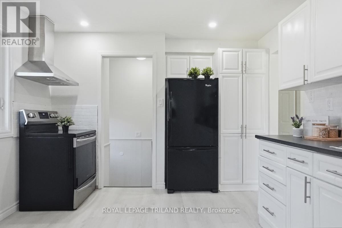 77 RENNY CRESCENT - 15