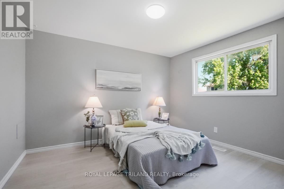 77 RENNY CRESCENT - 16