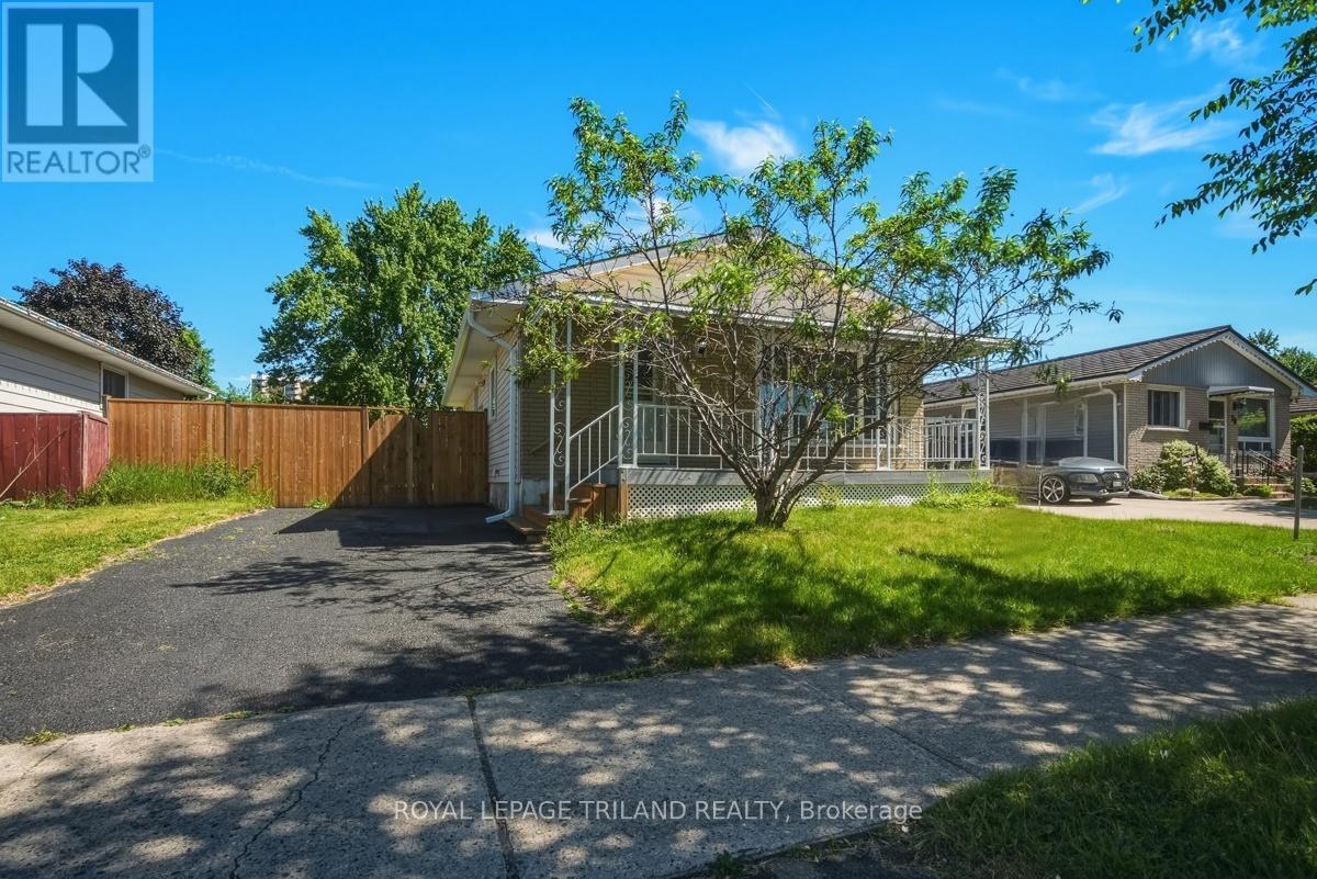 77 RENNY CRESCENT - 2
