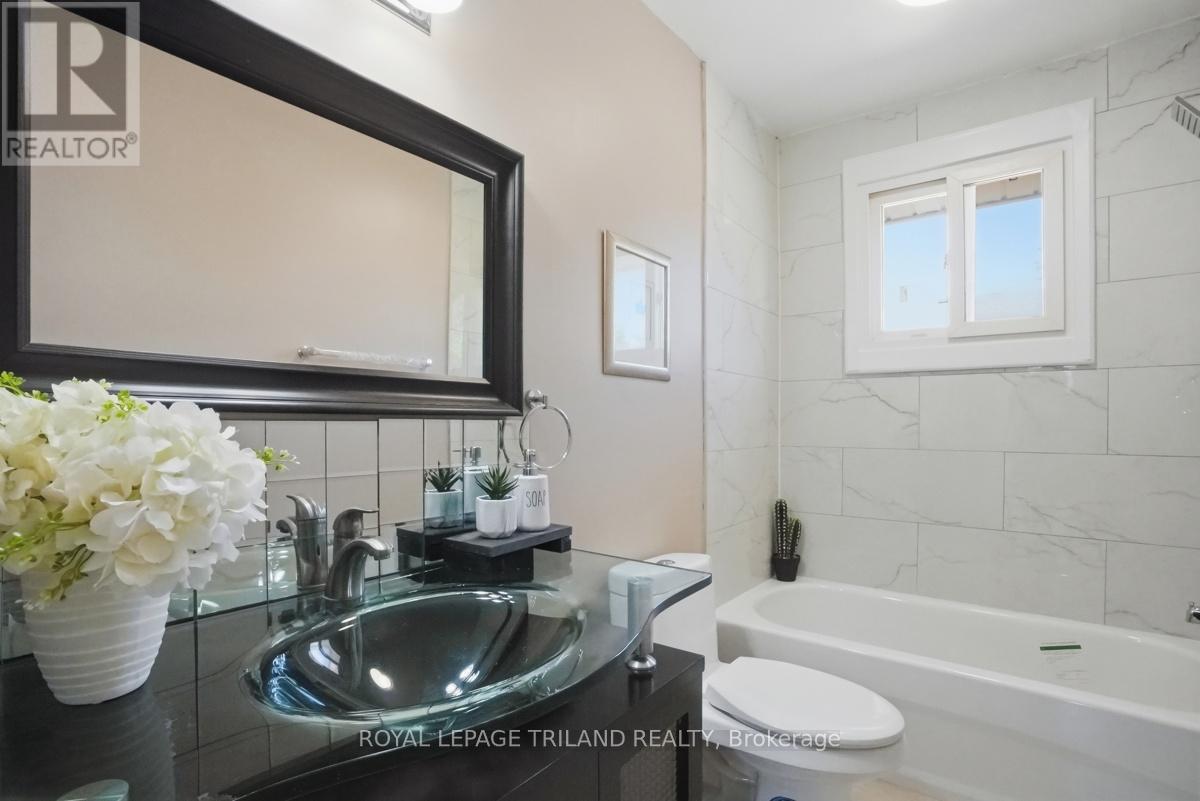77 RENNY CRESCENT - 21