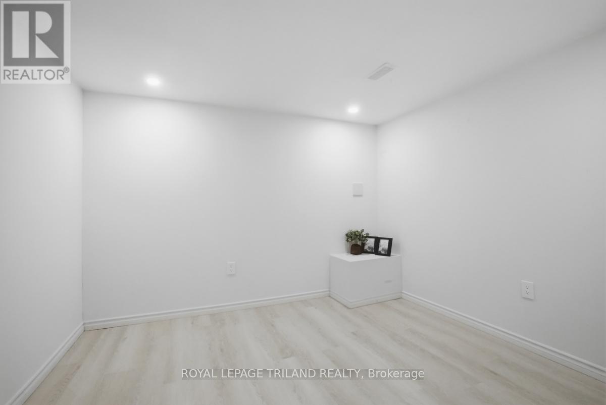 77 RENNY CRESCENT - 31