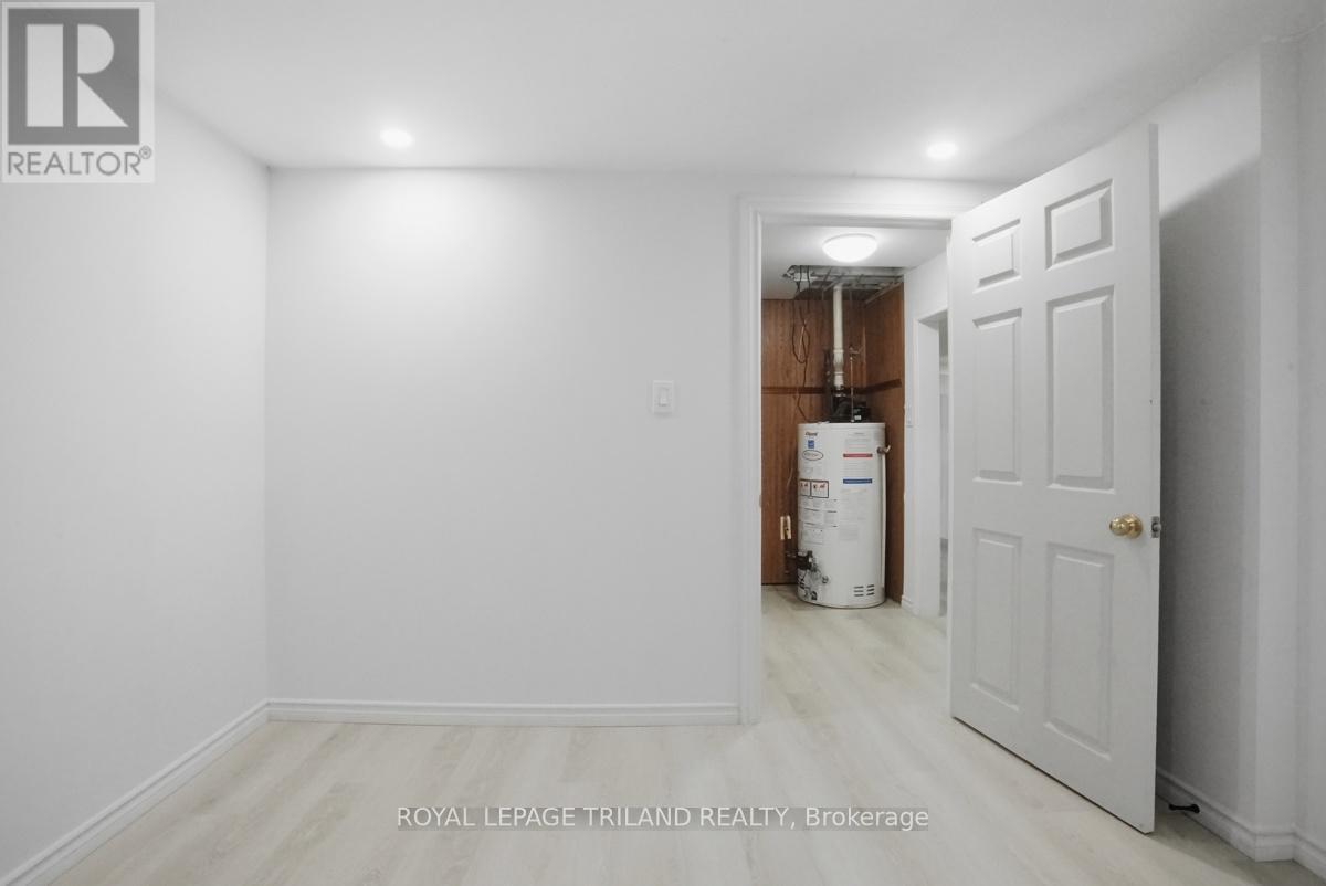 77 RENNY CRESCENT - 32