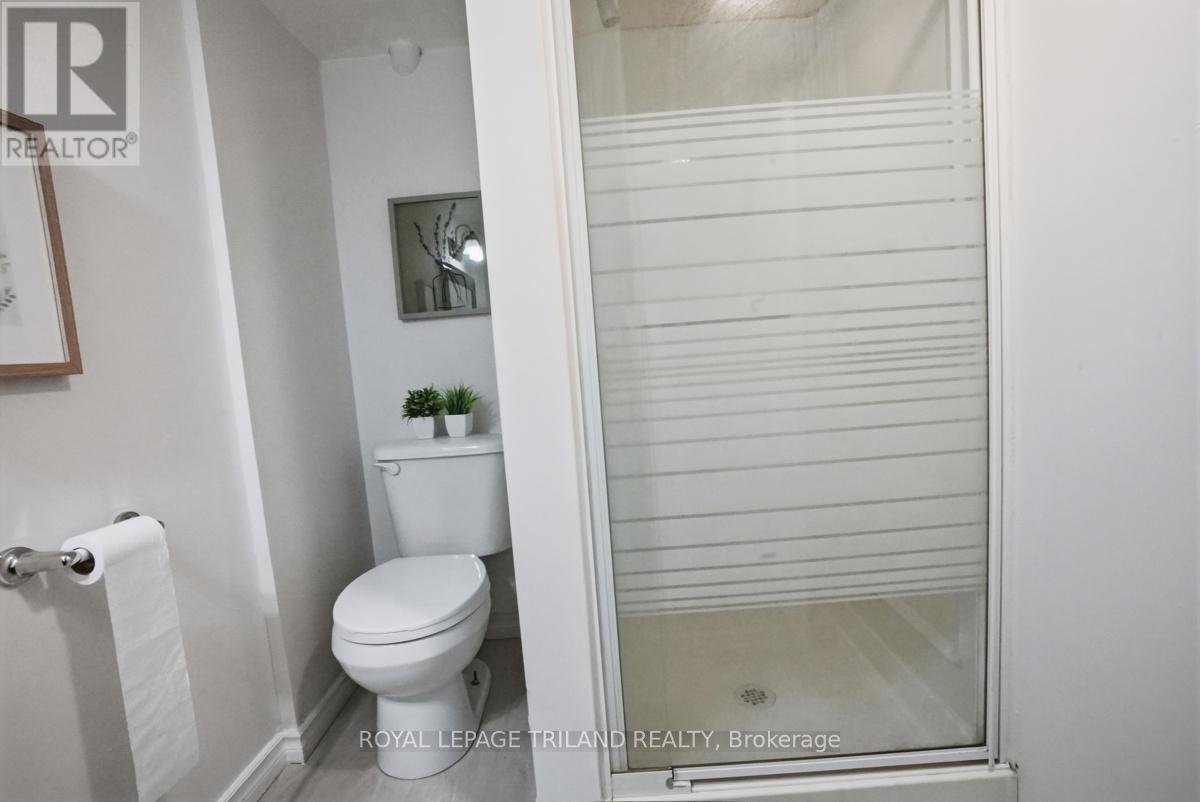77 RENNY CRESCENT - 34