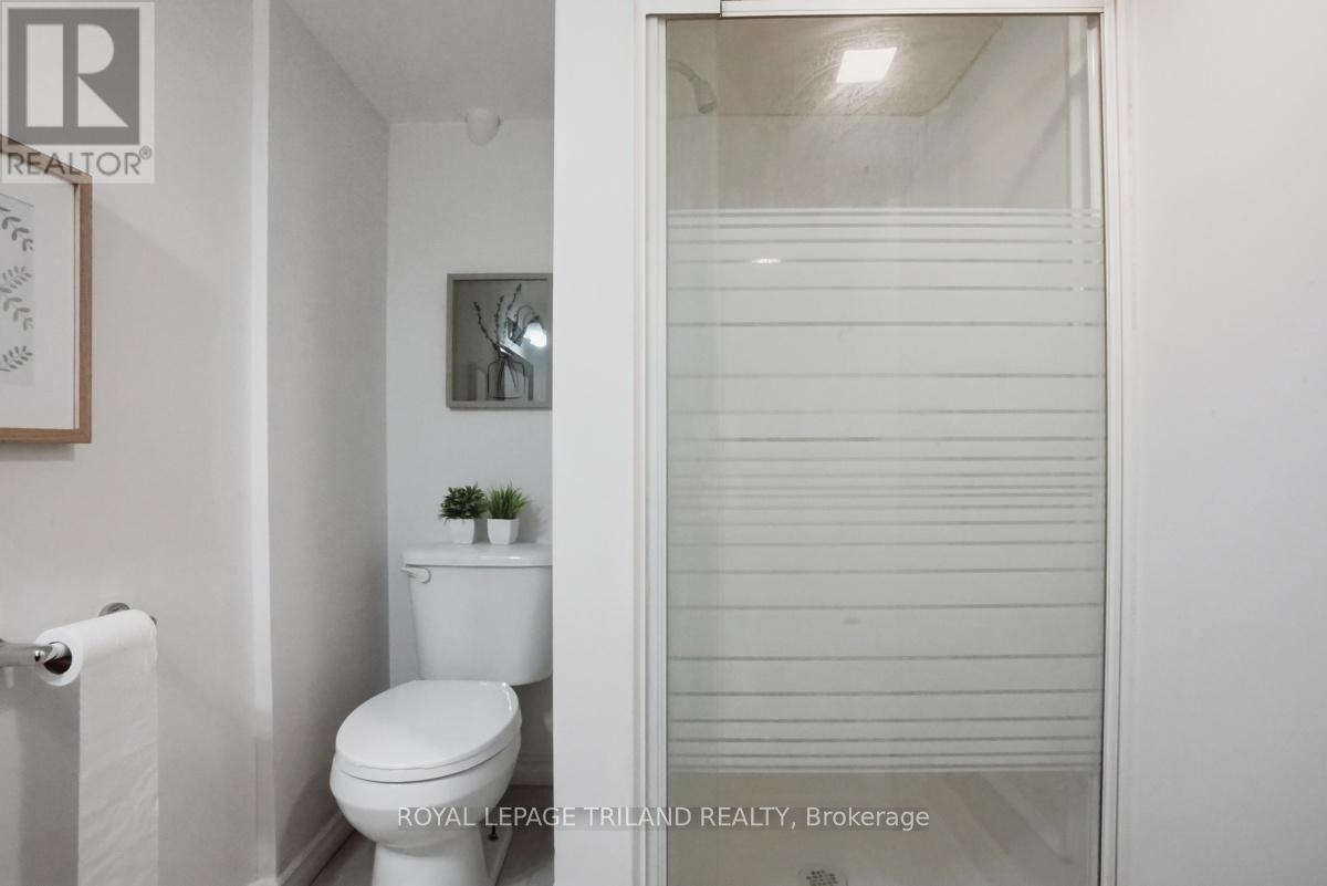77 RENNY CRESCENT - 35