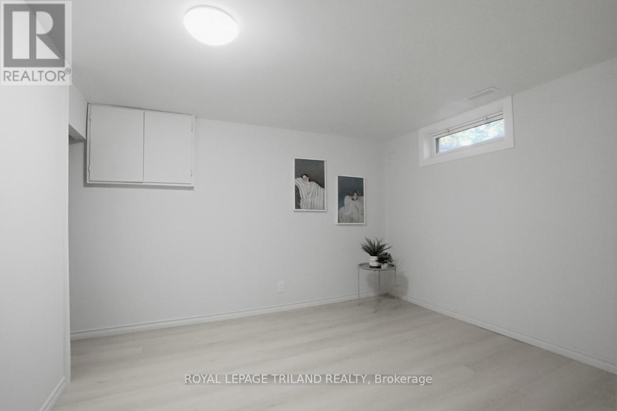 77 RENNY CRESCENT - 37